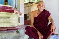 Boeddhistische monnik in Mandalay, Myanmar van Annemarie Arensen thumbnail