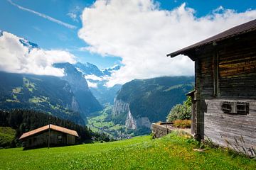 Landschap in Lauterbrunnen vallei in Berner Oberland, Zwitserland van iPics Photography