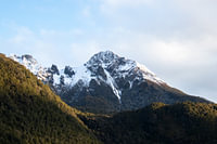 Berggipfel im Milford Sound, Neuseeland