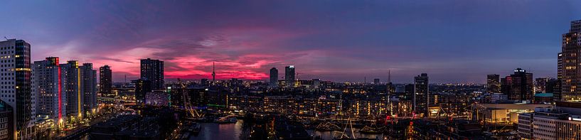 Panorama Rotterdam zonsondergang van Rob van de Graaf