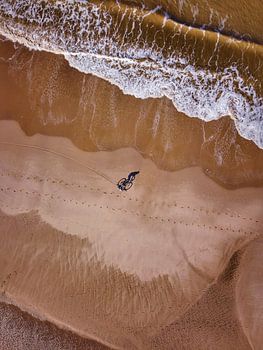 Radfahrer am Strand