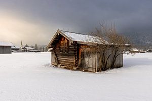 Stimmungsvolle Winteridylle auf den Wiesen, Garmisch-Partenkirchen