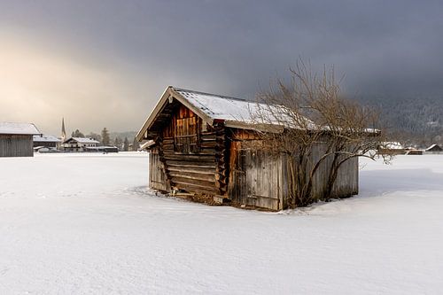 Sfeervolle winteridylle op de weiden, Garmisch-Partenkirchen van Christina Bauer Photos