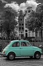Vintage Fiat 500 oldtimer in Amsterdam van Foto Amsterdam/ Peter Bartelings thumbnail