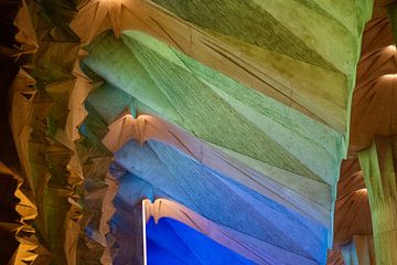 Kleurensymfonie in Steen - Sagrada Familia's Lichtspel van Femke Ketelaar