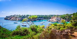 Mallorca baai met boten