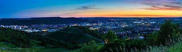 Duitsland, XXL panorama van de binnenstad van stuttgart, huizen en hemel van adventure-photos