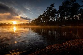 Norwegian Silence - Sonnenuntergang am See 001 von Annette Moerman