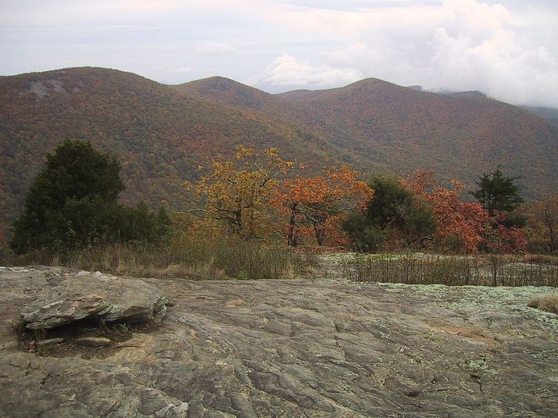 Herfstkleuren boven bergzicht van Artistic