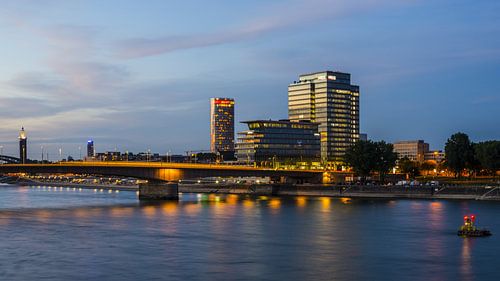 Deutzer brug en de rechter Rijnoever in Keulen