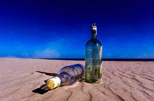 Flessen op het strand......
