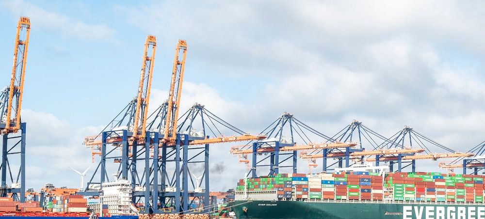 Containerschepen Bij De Containerterminal In De Haven Van Rotterdam Van ...