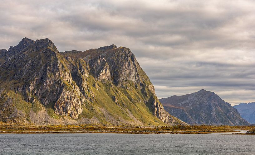Sunny mountains Lofoten by Nico Olsthoorn
