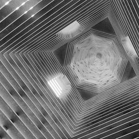 Abstract zwart wit vierkant met diagonale lijnen. van Danny Motshagen