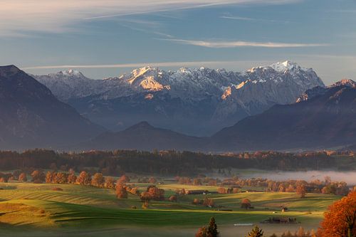 Herfst boven Murnauer Moos met uitzicht op Zugspitze