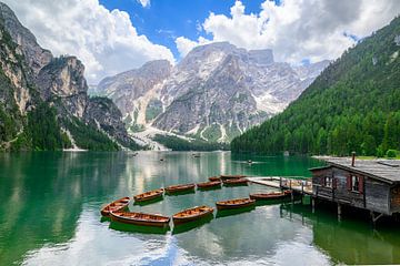 Der Pragser Wildsee oder Lago di Braies in den Dolomiten im Frühling von Sjoerd van der Wal Fotografie