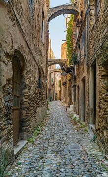 steegje in Bussana Vecchia van Achim Prill