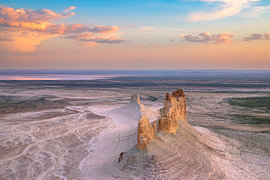 Bozzhyra, Kasachstan – eine außerirdisch anmutende Landschaft auf dem Ustyurt-Plateau