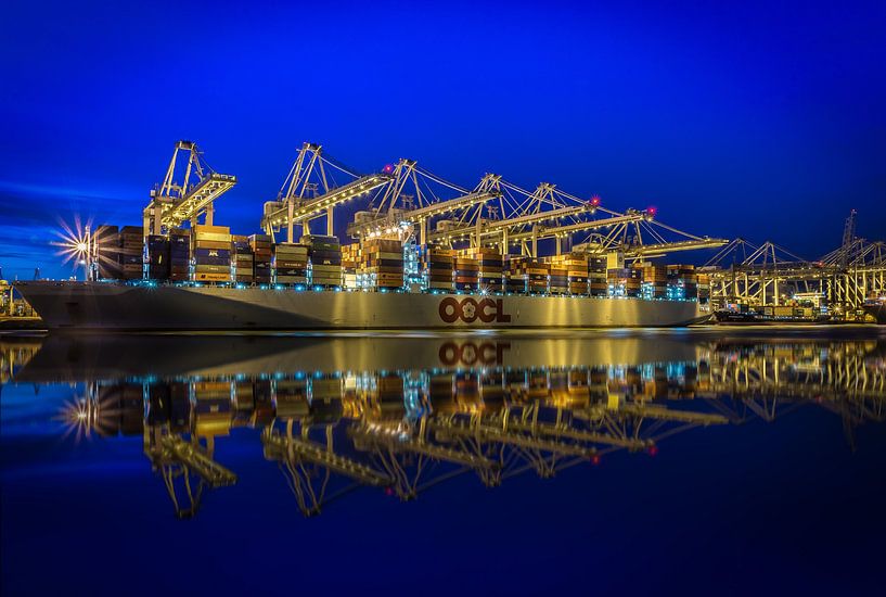 Maasvlakte Rotterdam in de avond. von Mario Calma