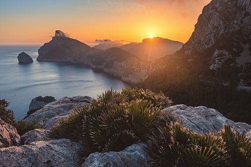 Spanien Mallorca Cap de Formentor Sonnenaufgang von Jean Claude Castor