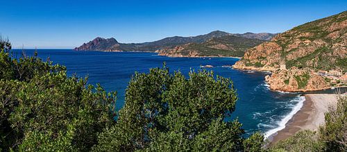 Tour génoise sur la côte ouest de la Corse