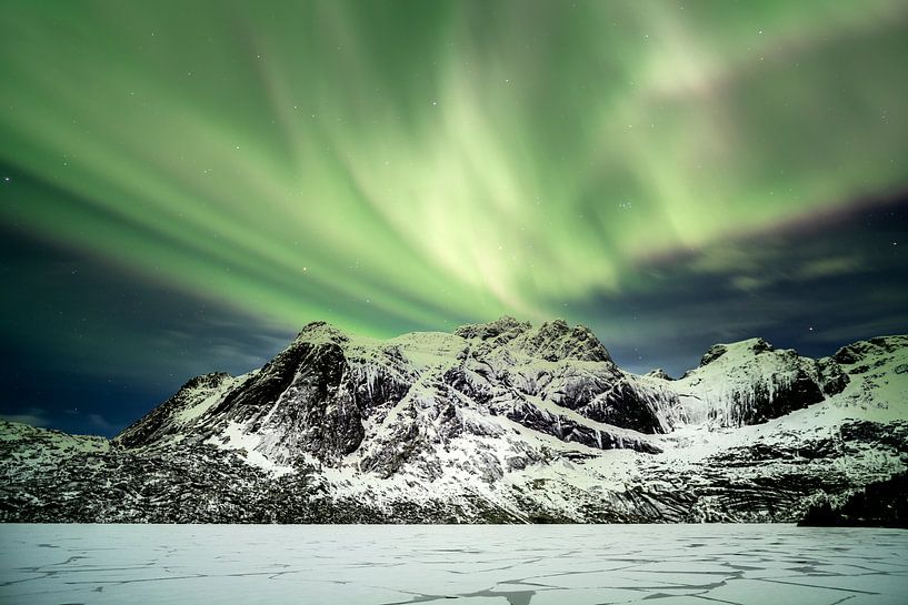 Northern lights above Nusfjord van Ab Wubben
