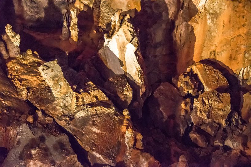 Erdtöne. Die Farbe des Steins, Höhle in Paklenica NP, Kroatien von Rietje Bulthuis