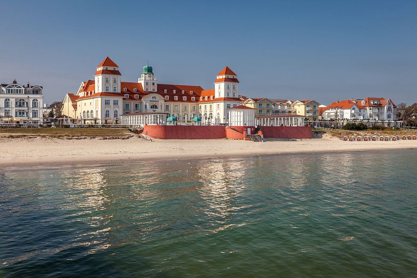 Strand und Kurhaus in Binz auf Rügen an der Ostsee von Christian Müringer