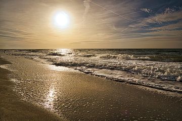 Zonsondergang op het strand van Zingst, romantisch van Martin Köbsch