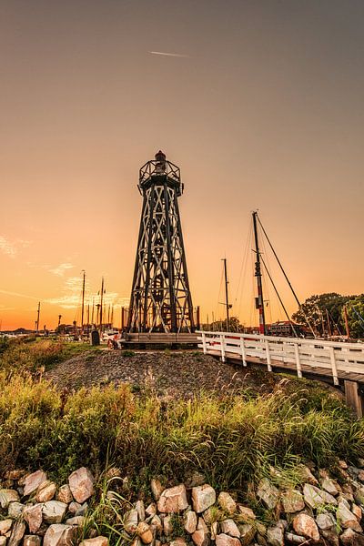 De vuurtoren van Enkhuizen in het avondlicht van Harrie Muis