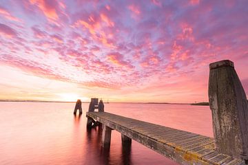 Jetée au lever du soleil