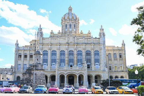 Oldtimer voor Museo de la Revolución