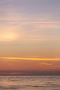 Diepe pastel kleuren tijdens de zonsondergang aan zee, landschapsfoto van Karijn | Fine art Natuur en Reis Fotografie thumbnail
