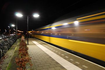 Zug bei Nacht von glenn hoekstra