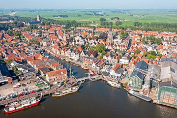 Luchtfoto van het historische stadje Monnickendam in Nederland van Eye on You