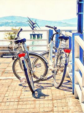 Fietsen bij veerboothaven met sculptuur van het meer van Dorothy Berry-Lound