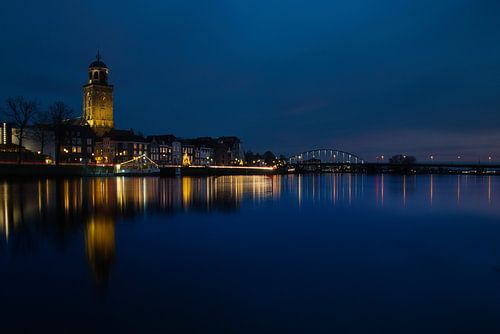 Lebuinuskerk Deventer am Fluss Ijssel