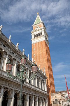 Venetië - Campanile op het San Marcoplein van t.ART