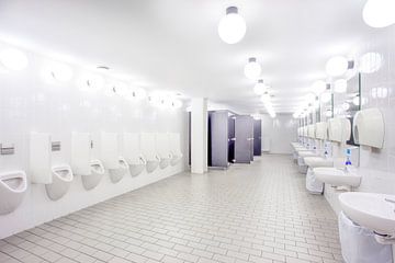 Urinoirs bij de mannen toilet