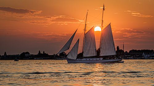 navigation au coucher du soleil