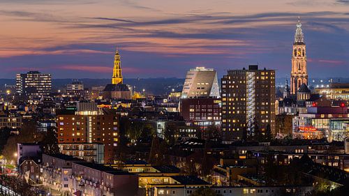Skyline von Groningen nach Sonnenuntergang von Henk Meijer Photography