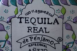 Gros plan sur une bouteille de tequila du Mexique sur Seli