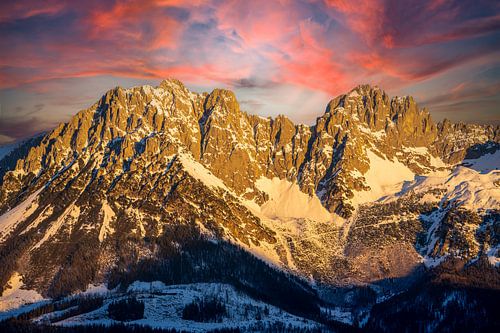 Alpengloren bij de Wilder Kaiser Astbergsee Ellmau, Tirol, Oostenrijk in de ochtend
