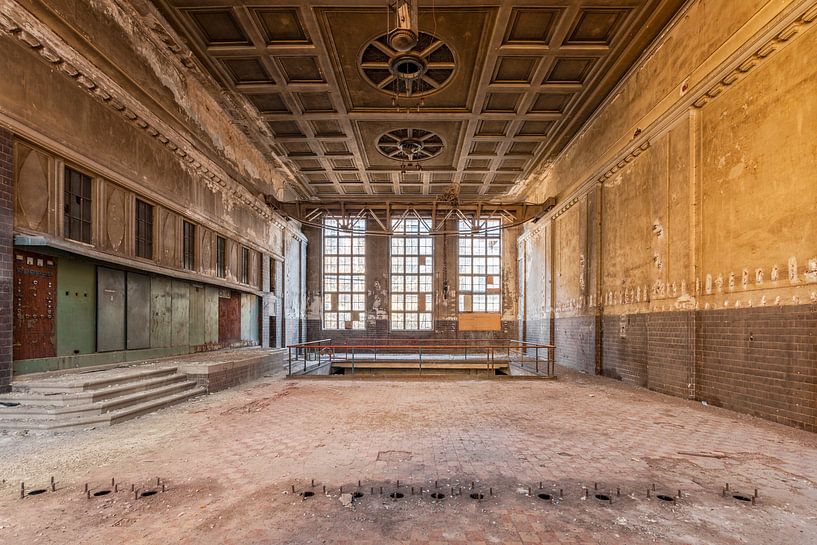 Lost Place - verlaten industrieel complex van Gentleman of Decay