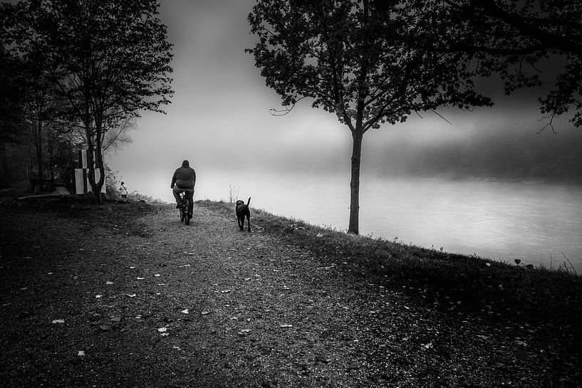 Schwarz Weiss - Nebel am Inn von Holger Debek