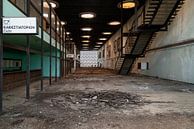 Verlassene Flughafenhalle. von Roman Robroek – Fotos verlassener Gebäude Miniaturansicht