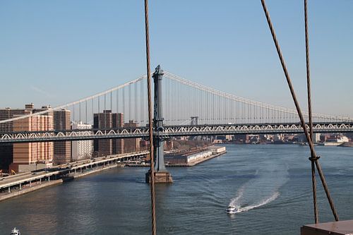 Zicht op New York vanaf Brooklyn Bridge