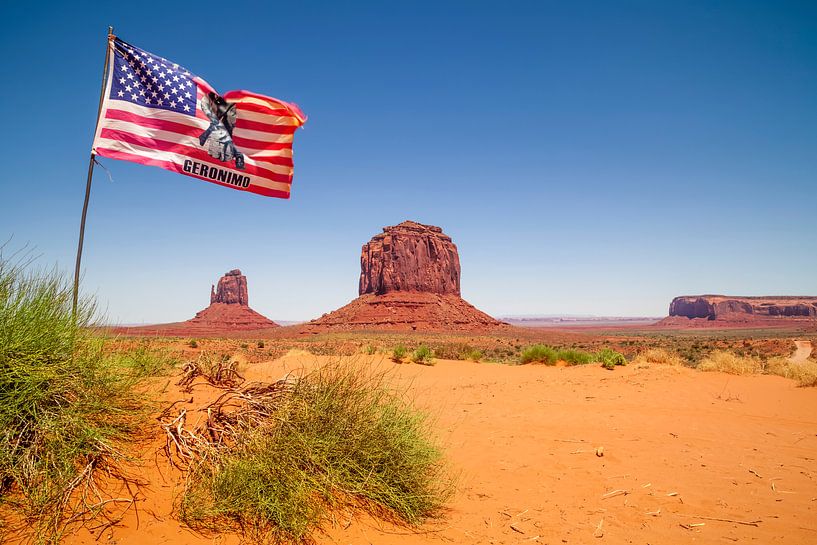 MONUMENT VALLEY USA East Mitten Butte & Merrick Butte by Melanie Viola