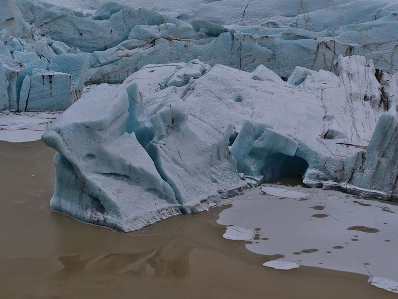 Svínafellsjökull - arête de rupture avec grotte par Timon Schneider