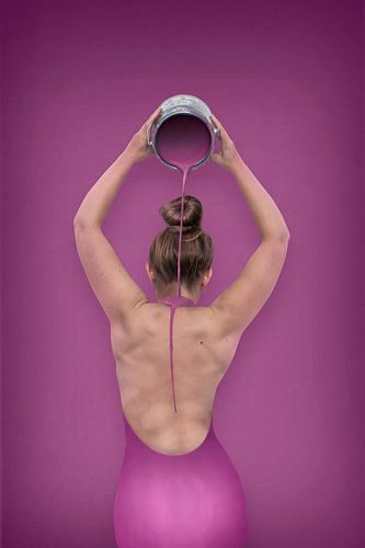 Tijdloze Elegante Beeldmanipulatie van Perfect Passende Jurk – Verfijnde Wanddecoratie